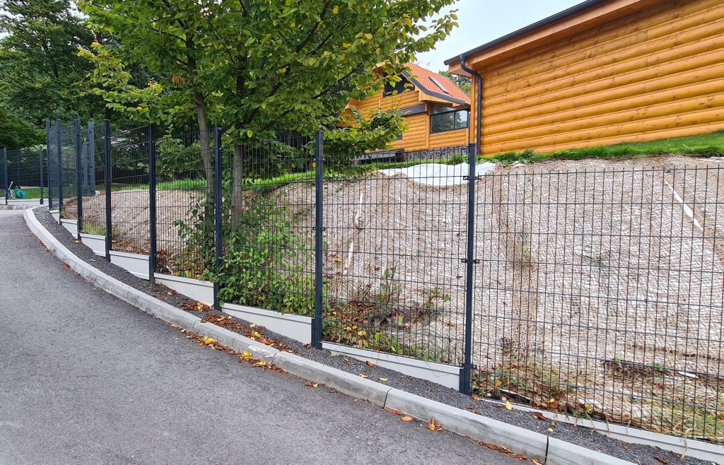 Plotový panel 2D s podhrabovou doskou realizacia
